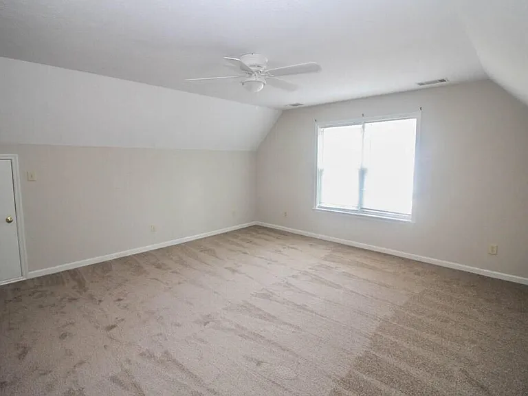 246 Farmington Dr W — Photo 41