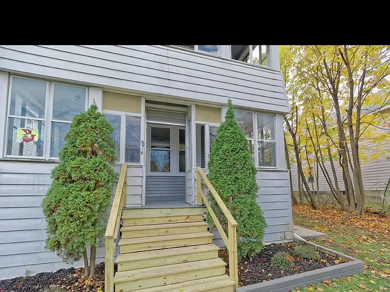 876 Warren St #2 — Photo 17