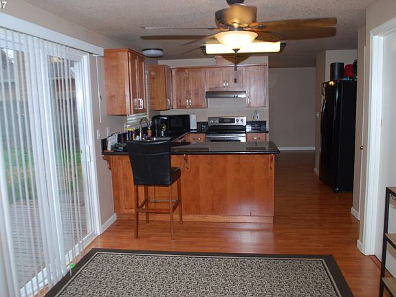 5th image of 15901 NE Hickory St
