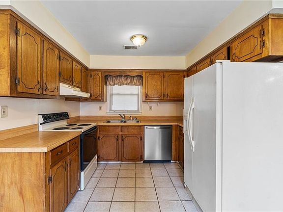 4th image of 1257 Gladiola Cres
