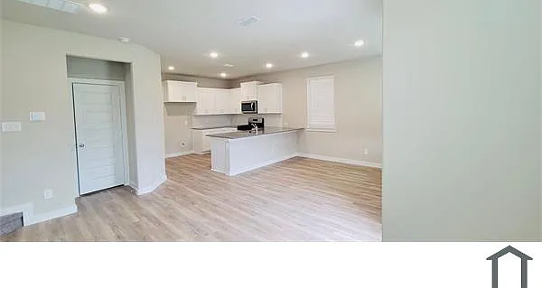 3 bed, 1935 sqft, $2,400 — Photo 4