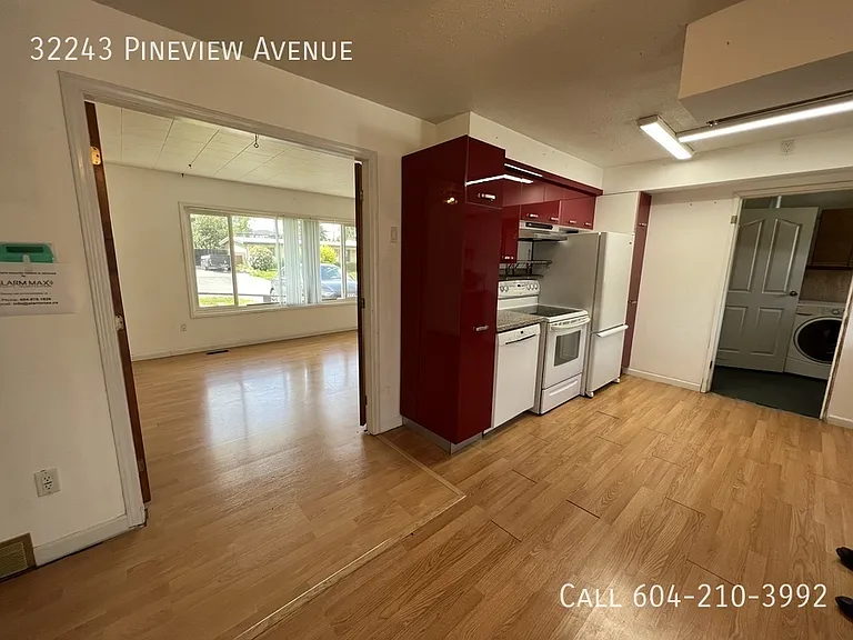32243 Pineview Ave — Photo 9