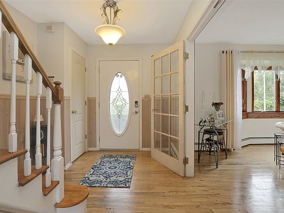 3rd image of 59 Carrie Ave