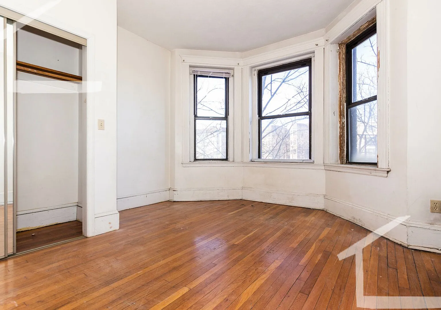 Great deal! 3-bed, 1 Bath in Allston on The B Line; Heat/HW Incl! — Photo 3