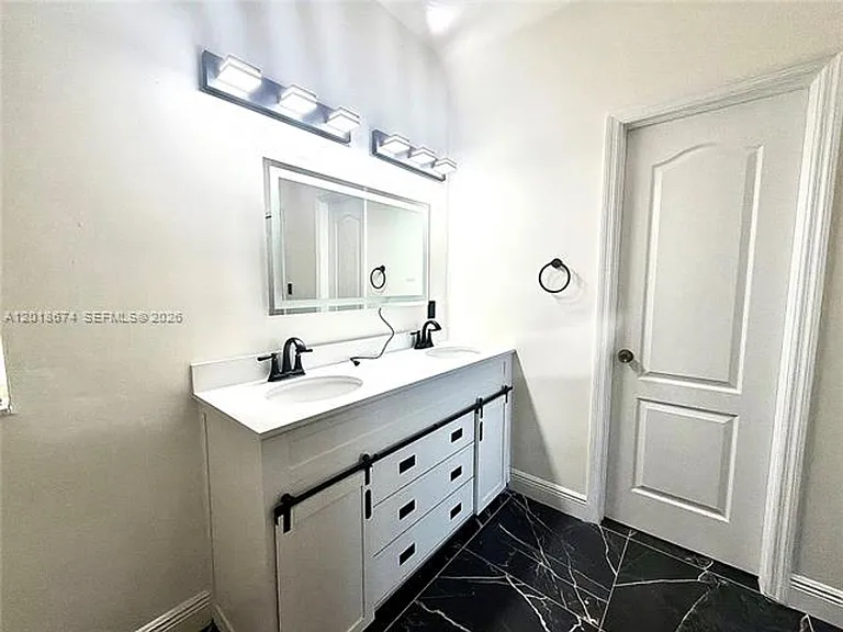 16336 SW 48th Ter — Photo 24
