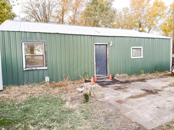 2112 E 2400 North Rd, Watseka, IL 60970