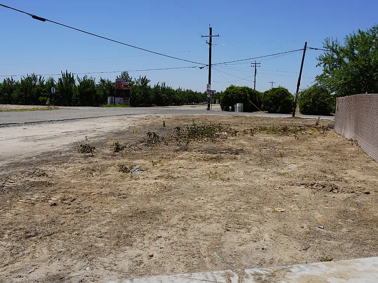 Large space in the front for RV/Semi truck parking