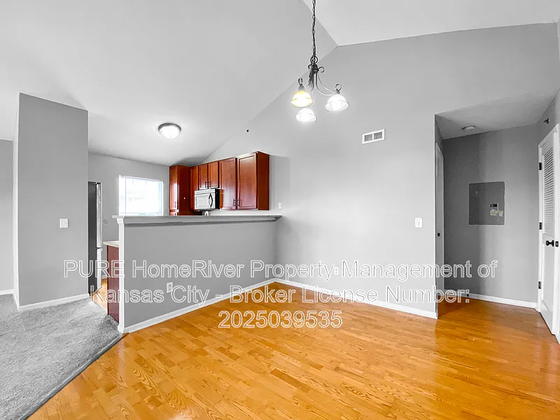 2 bed, 2.0 bath, 970 sqft, $1,450 — Photo 2