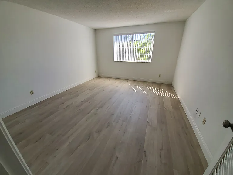 Sherwood Square Apartments — Photo 21