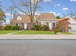 6 Central Ct, Valley Stream, NY 11580