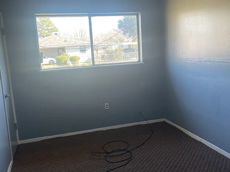 216 N Emerald Loop — Photo 10