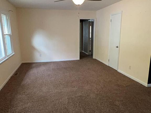 5th image of 405 S Royal St