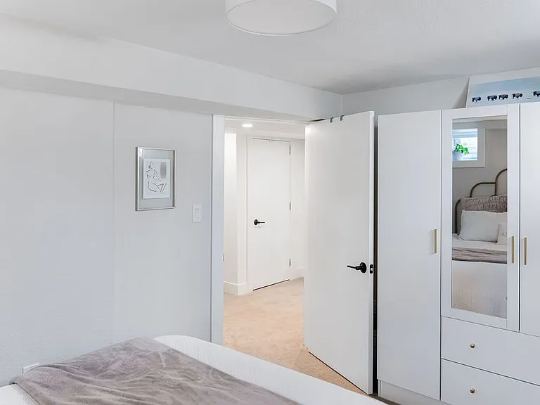 2518 N Williams St — Photo 15