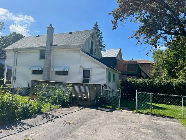 4 bed, $2,600 — Photo 2