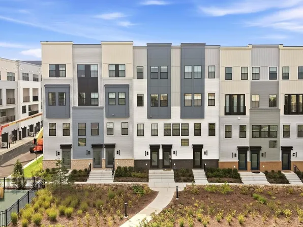 14347 Glen Manor Dr #204, Chantilly, VA 20151