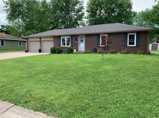 1015 S Whippoorwill Dr, Marshall, MO 65340