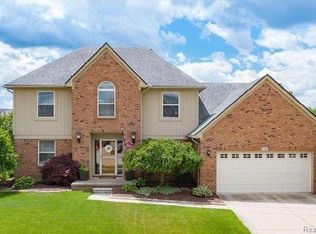 19388 Willoway Dr, Macomb, MI 48044