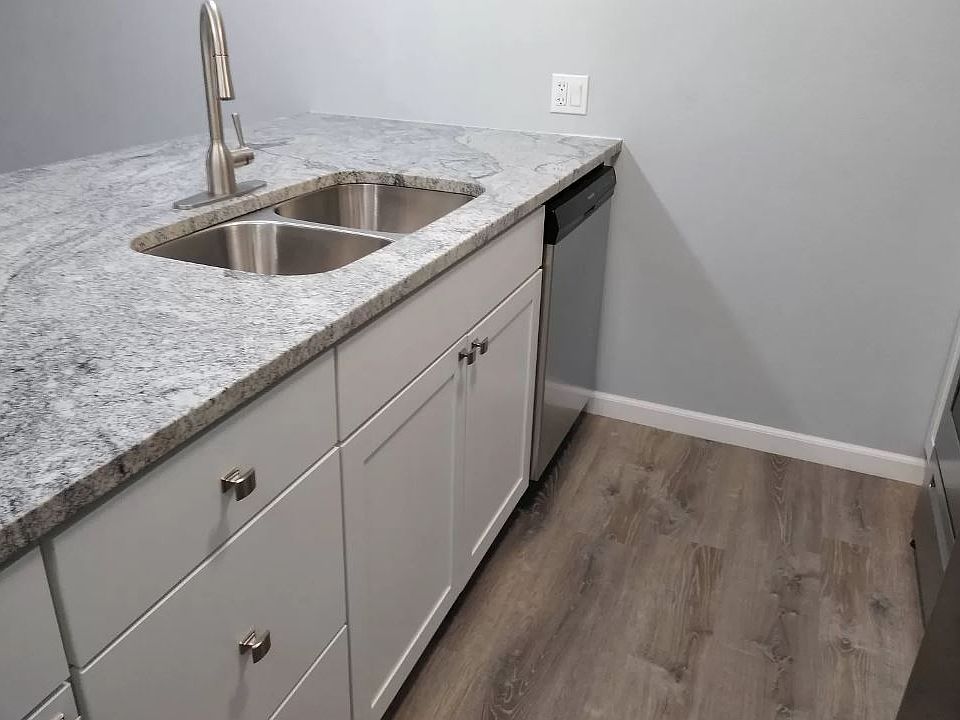 9650 Huron Kitchen 3_06032024