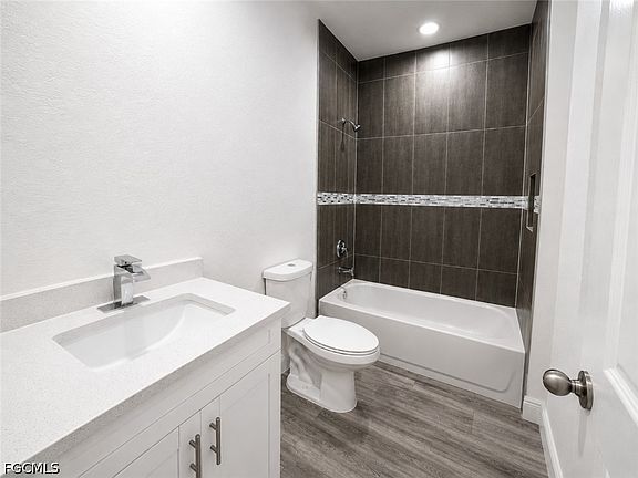 5th image of 6203 Forest Ct