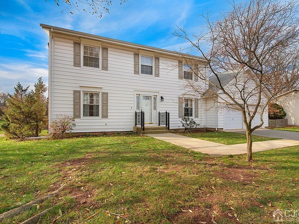 1st image of 10 Wood Lake Dr