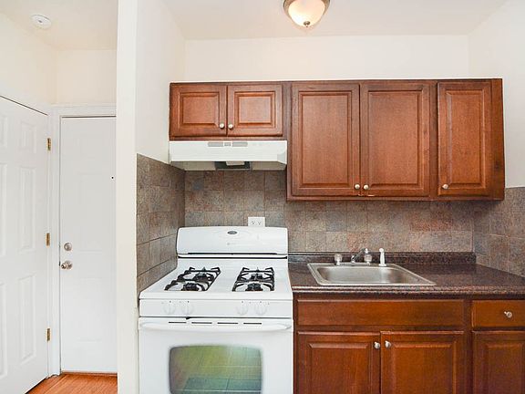 3rd image of 2737 N Spaulding Ave #903