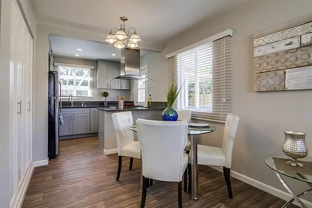 3 bed, 900 sqft, $3,495 — Photo 4