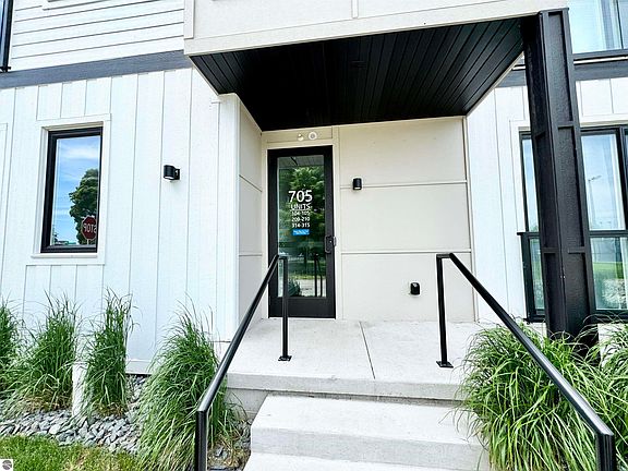 2nd image of 705 Cypress St #315