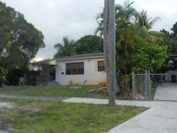 3rd image of 171 NE 169th Ter
