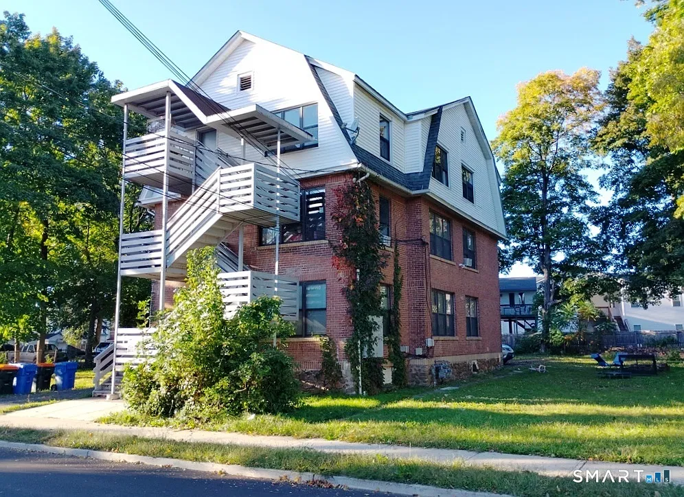 3 bed, 1.0 bath, 1308 sqft, $1,900 — Photo 1