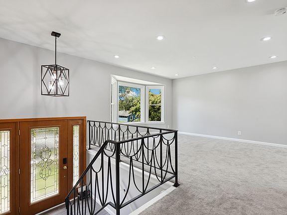 4th image of 330 N Ashbury Ave