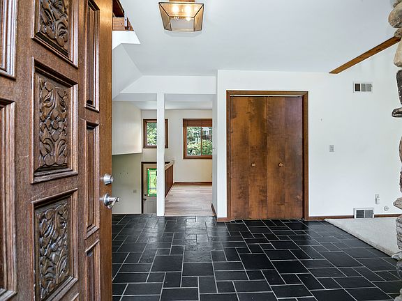 4th image of 16131 W Creek Dr