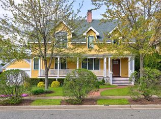 17 Pine St, Rockville Centre, NY
