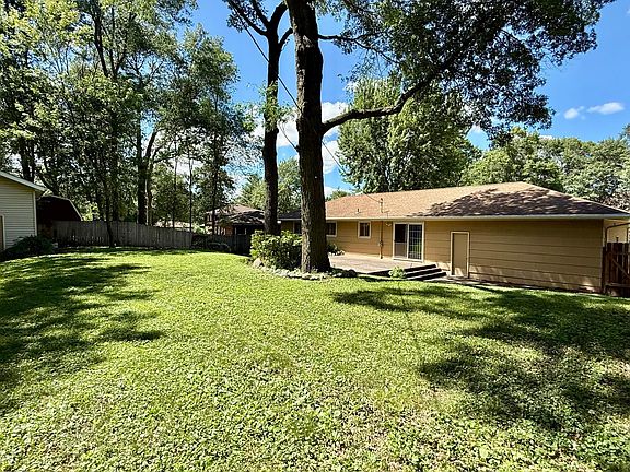 2nd image of 840 Oak Ridge Trl NE