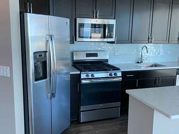 2nd image of 212 E Ohio St #4005