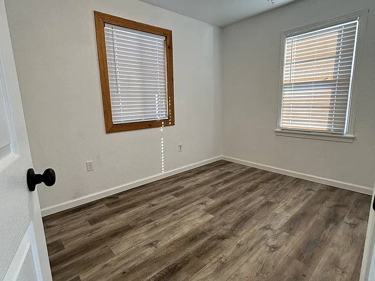 4623 S Lipscomb St — Photo 6