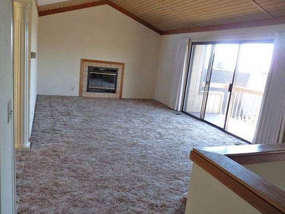 Living Room (2)