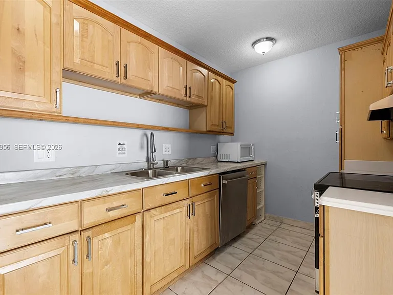 2028 SW 103rd Ct — Photo 3