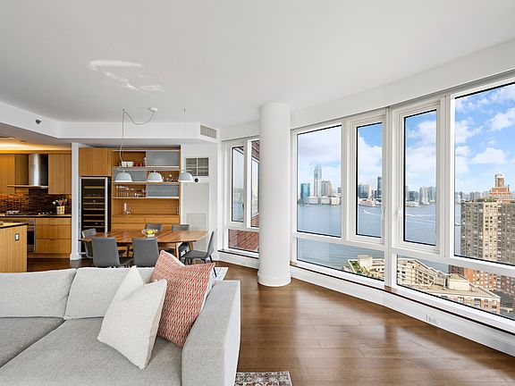 3rd image of 70 Little West St APT 26A