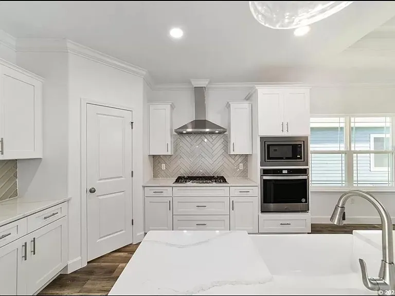 1394 SW 68th Ter — Photo 8