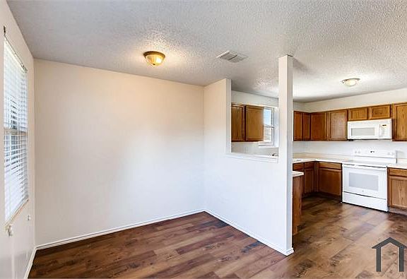 3rd image of 2513 Comfort Dr