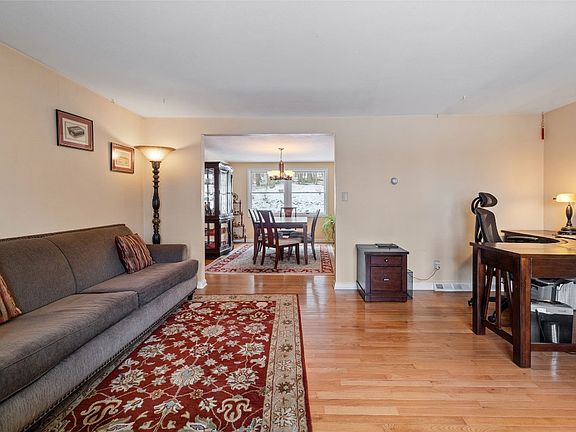 5th image of 2324 Acorn Dr