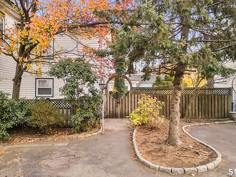 43 Elmwood Ave — Photo 27