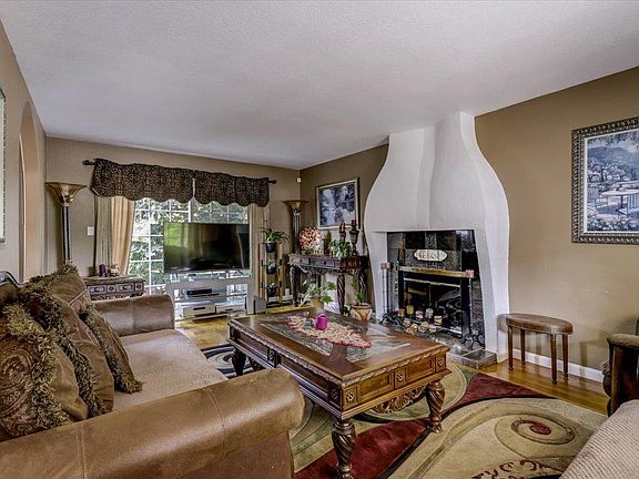 3rd image of 2317 Downing Ave
