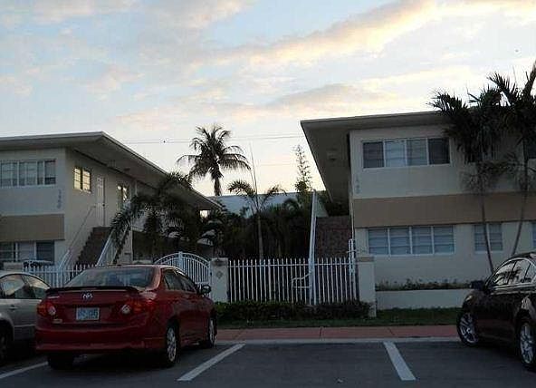 1st image of 1940 Biarritz Dr APT 1