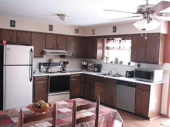 4th image of 3746 Parkview Dr
