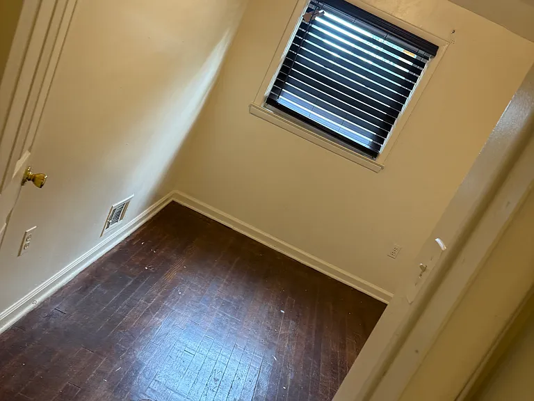 231 Southeastern Ct — Photo 9
