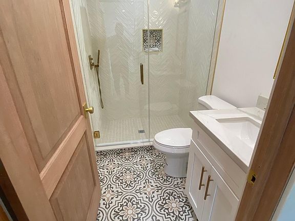 5th image of 5421 Baltimore St