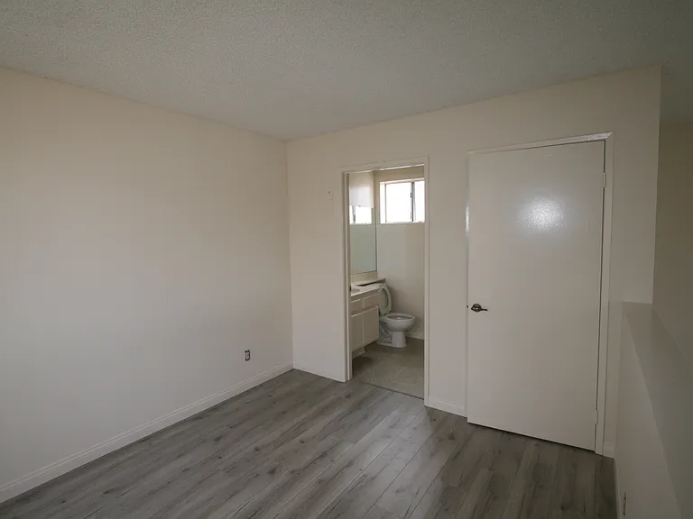3637 Clarington Ave #202 — Photo 40
