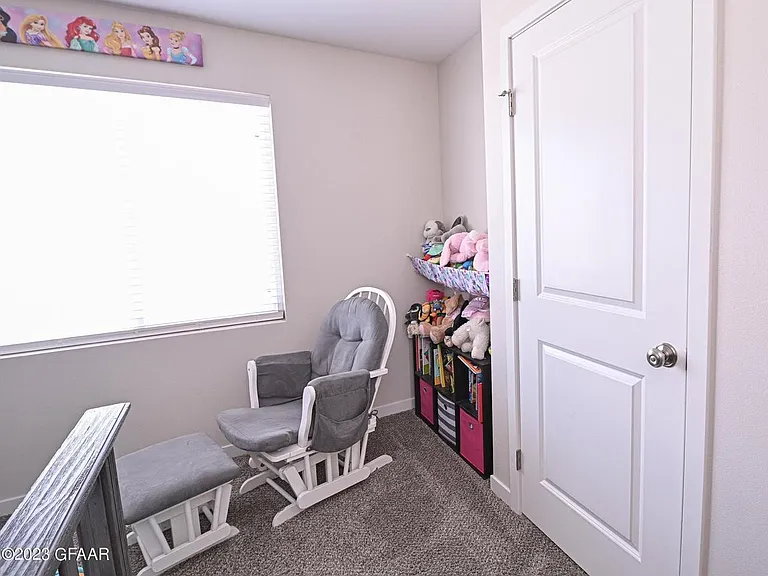 809 Thames Ct — Photo 11