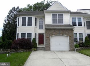102 Marielle Ln, Norristown, PA 19401